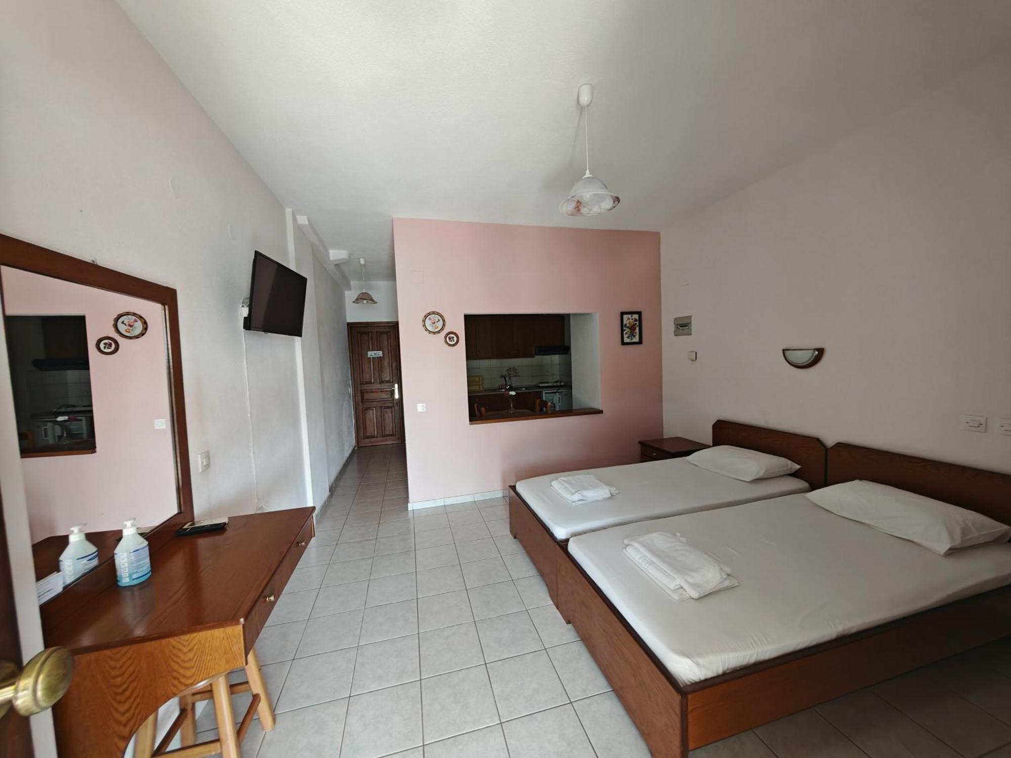 Platanias Hillside Apartment Room photo